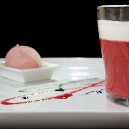 Hotel Restaurant Tivoli - Basel Airport ユナング エクステリア 写真