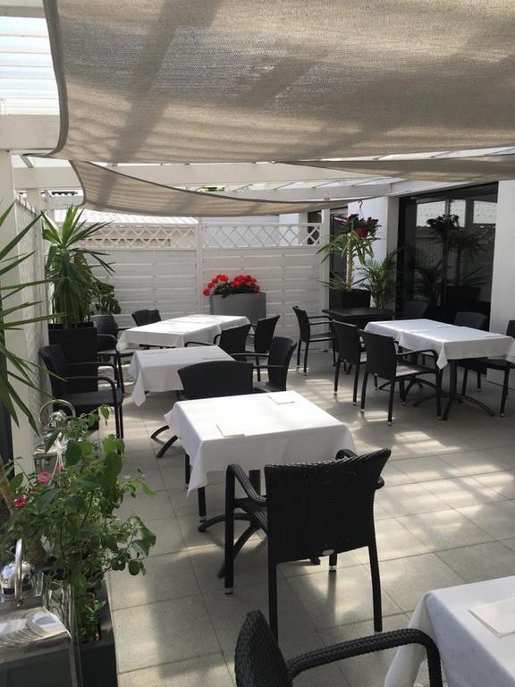 Hotel Restaurant Tivoli - Basel Airport ユナング エクステリア 写真