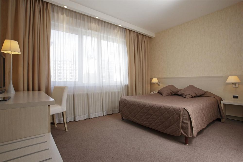 Hotel Restaurant Tivoli - Basel Airport ユナング エクステリア 写真