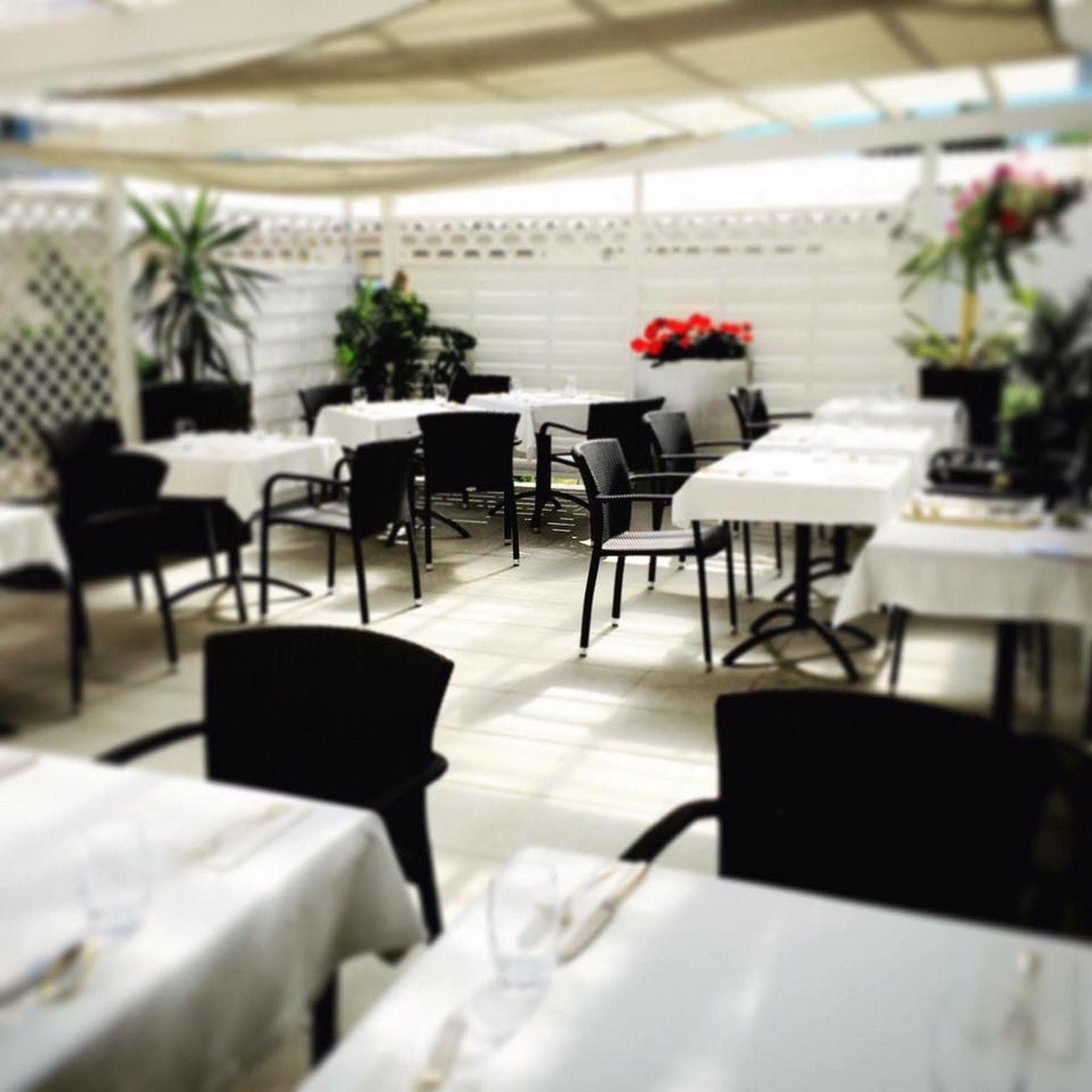Hotel Restaurant Tivoli - Basel Airport ユナング エクステリア 写真